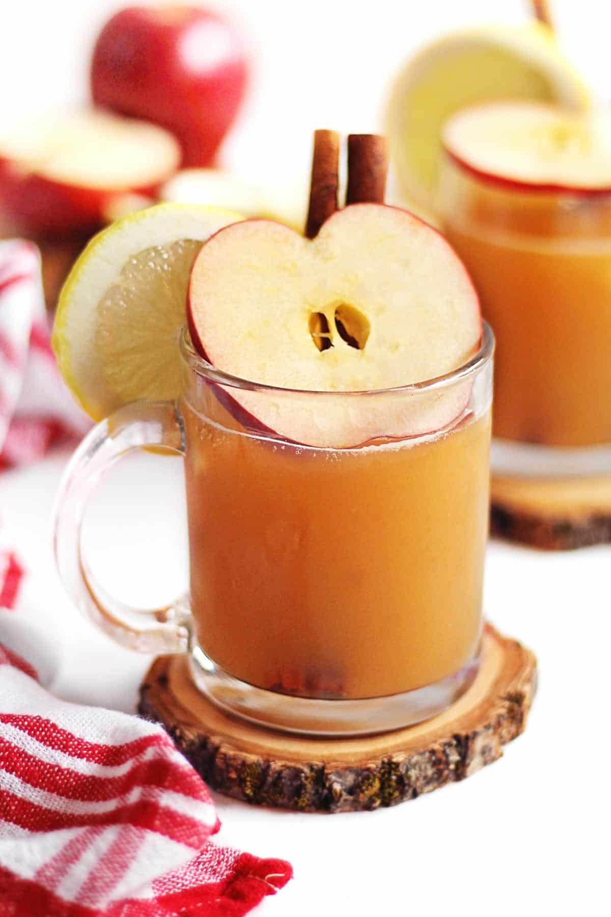 Apple cider hot toddy: a warm and cozy whiskey cocktail ...