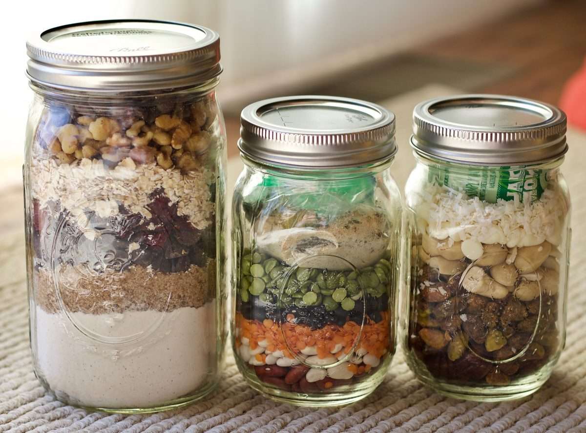 DIY Holiday Gifts: Easy and Healthy Mason Jar Mixes