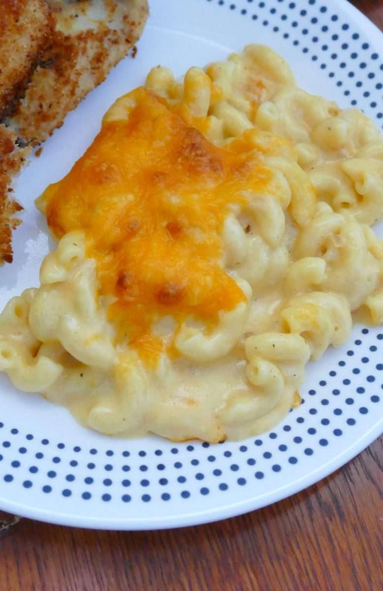 Hot Eats and Cool Reads: Creamy Baked Macaroni and Cheese Recipe