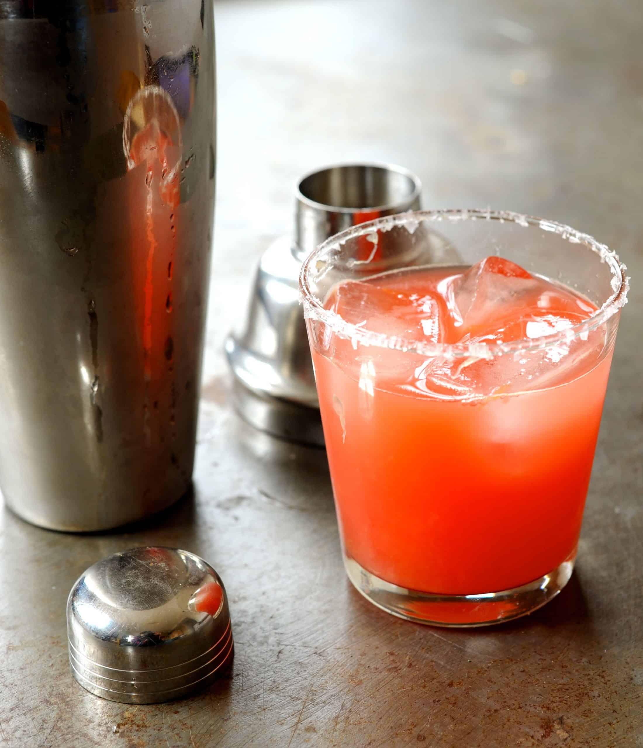 How to Make a Margarita: A Recipe with Blood Oranges and Lime Juice ...