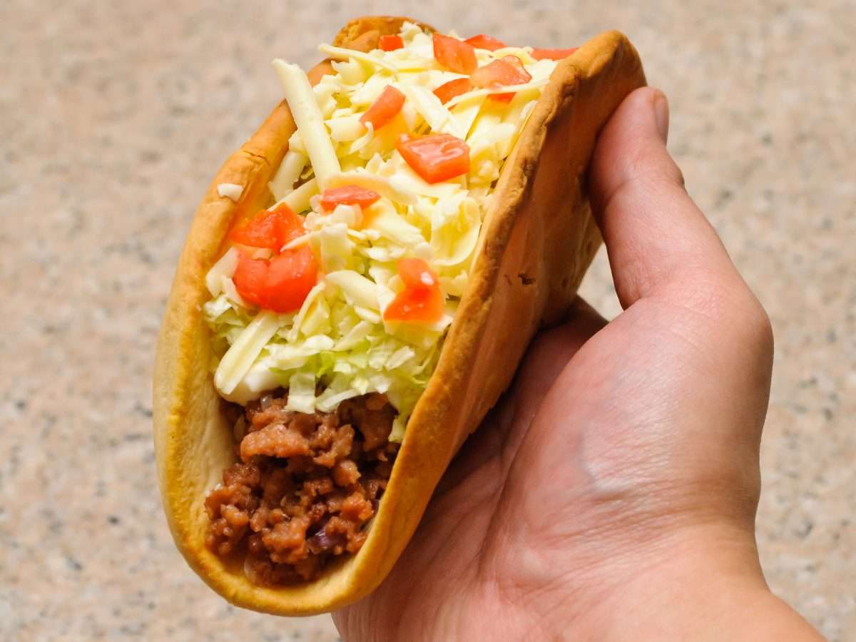 How to Make a Taco Bell Beef Chalupa Supreme: 7 Steps