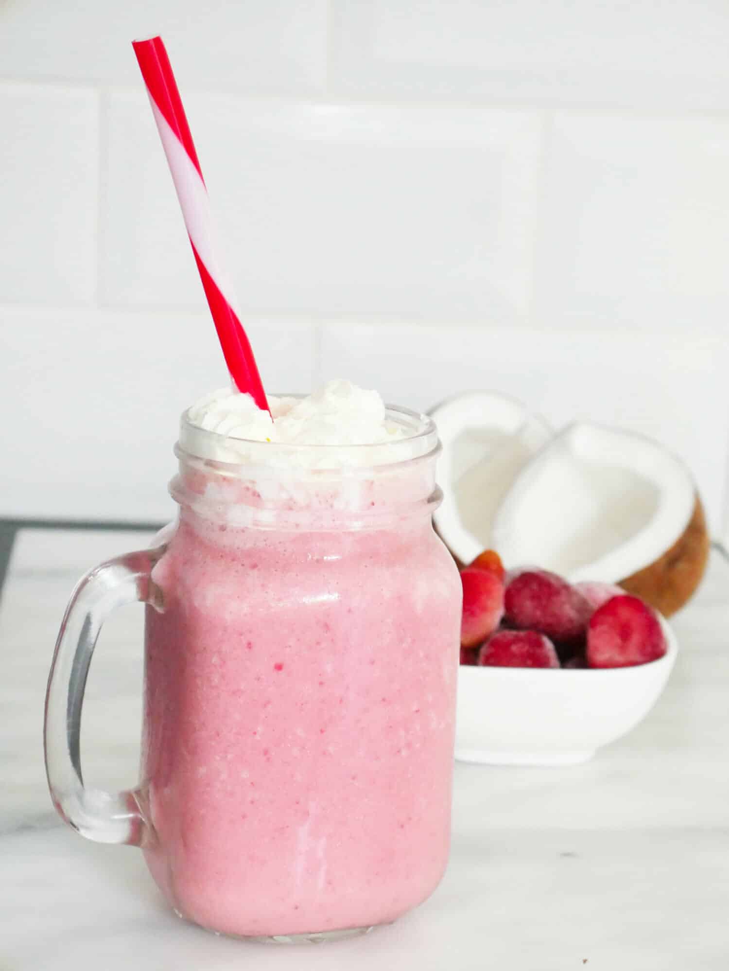 The freshest strawberry coconut milk smoothie recipe (+ tips!)